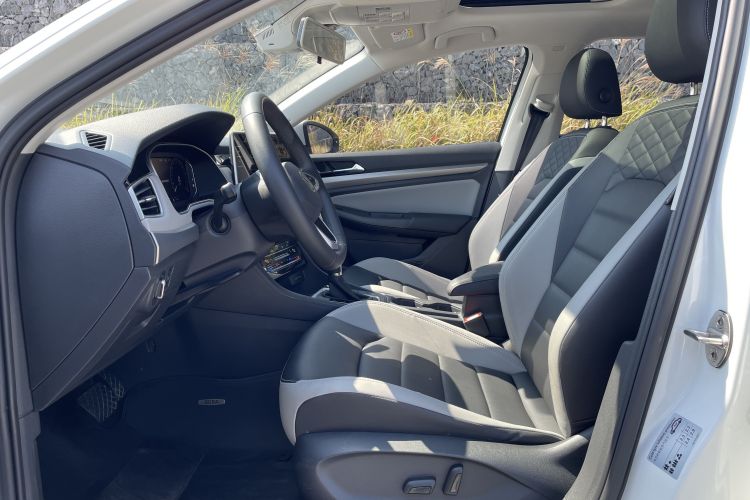 Volkswagen Bora 2023 imagen de coche #9