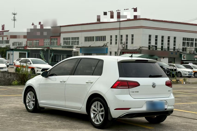 Volkswagen Golf 2019 car image #5
