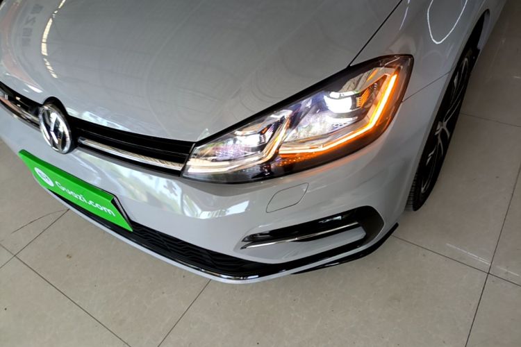 Volkswagen Golf 2020 car image #23