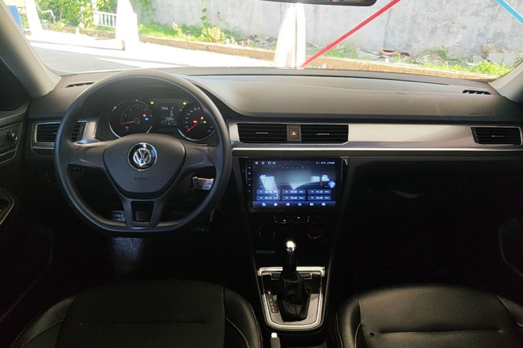 Volkswagen Bora 2023 imagen de coche #11