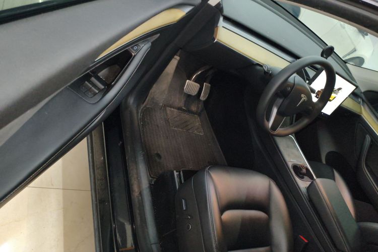 Tesla Model Y 2023 #16 Tesla Model Y 2023 car image #16
