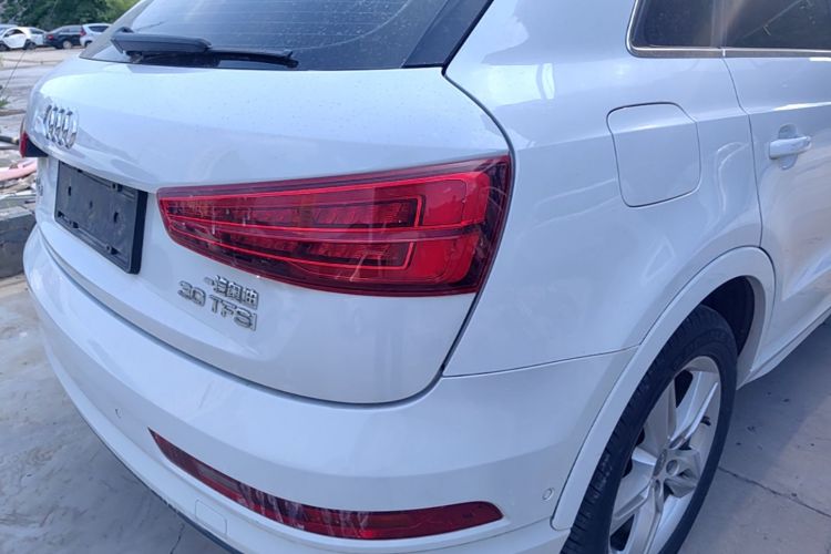 Audi Q3 2016 car image #8