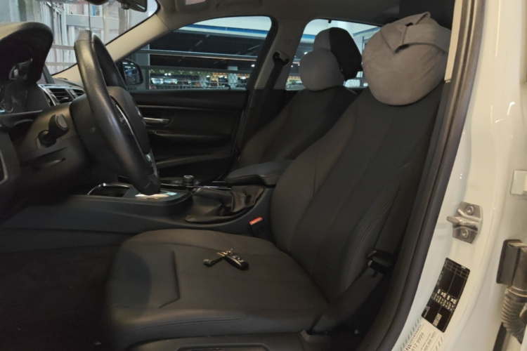 BMW 3 Series 2017 immagine di auto #15