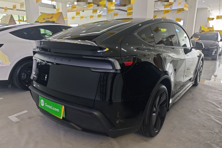 Tesla Model Y 2025 #7 Tesla Model Y 2025 car image #7