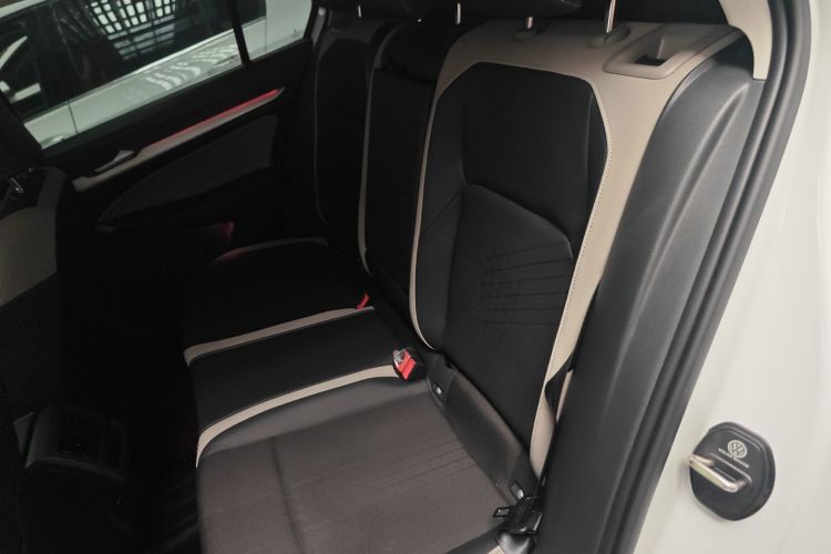 Volkswagen Golf 2024 صورة سيارة #13