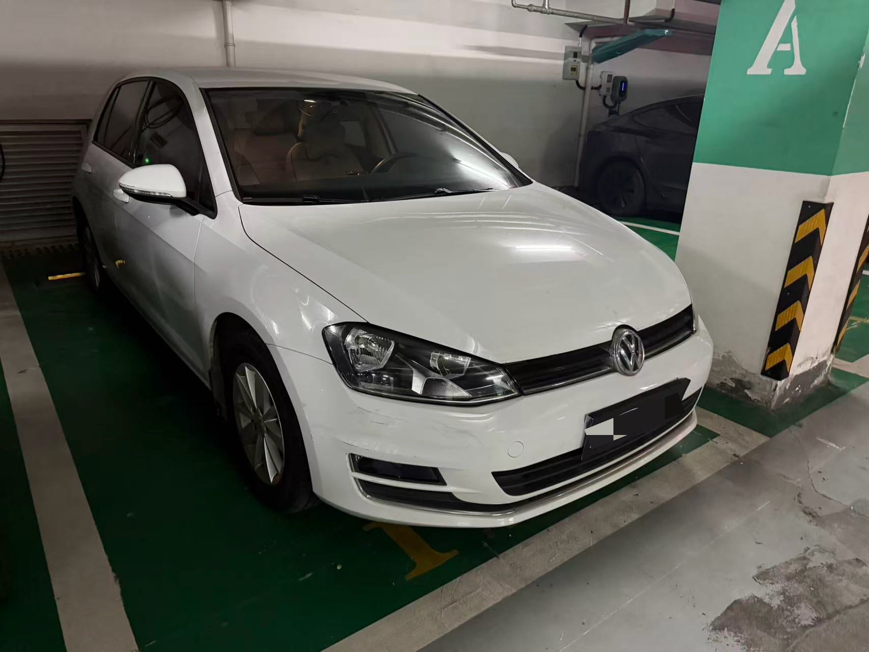 Volkswagen Golf 2018 car image #2