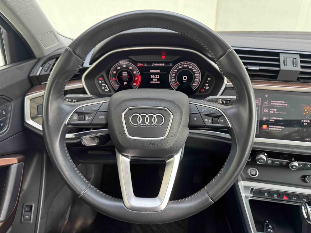 Audi Q3 2022 car image #27