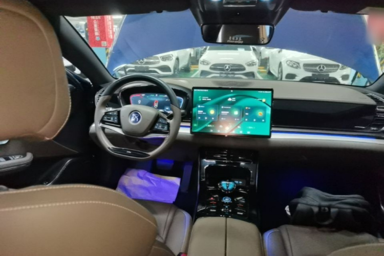 BYD Han 2023 car image #11