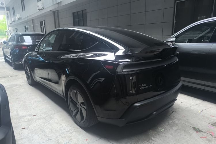 Tesla Model Y 2025 #5 Tesla Model Y 2025 immagine di auto #5