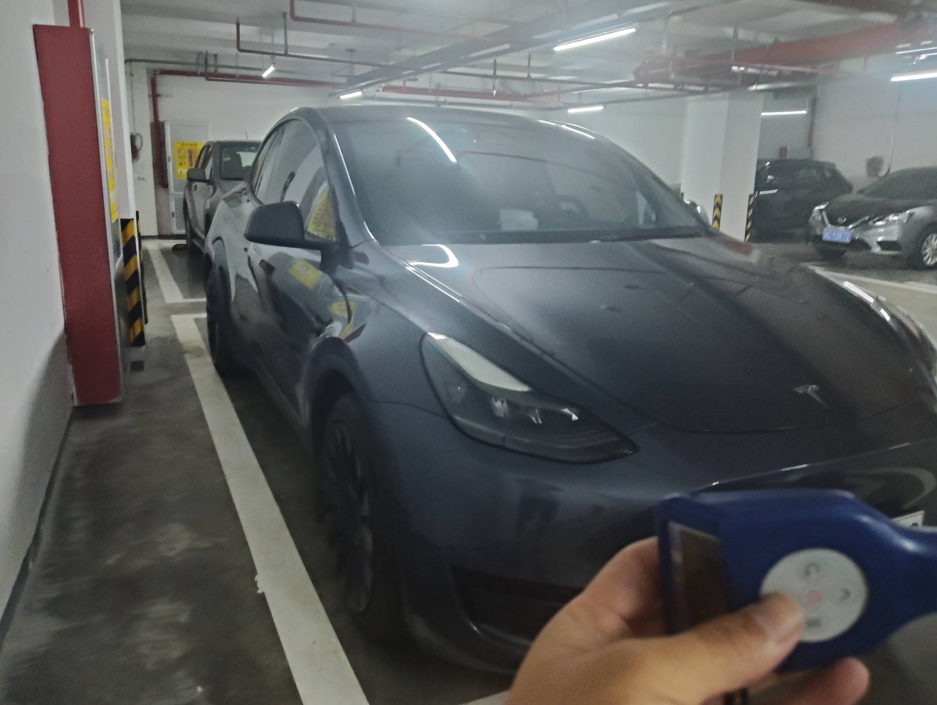 Tesla Model Y 2022 car image #2