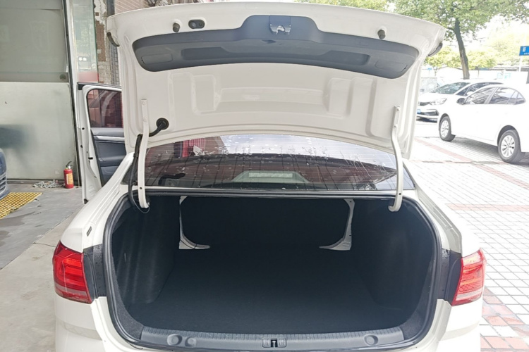 Volkswagen Lavida 2017 car image #19