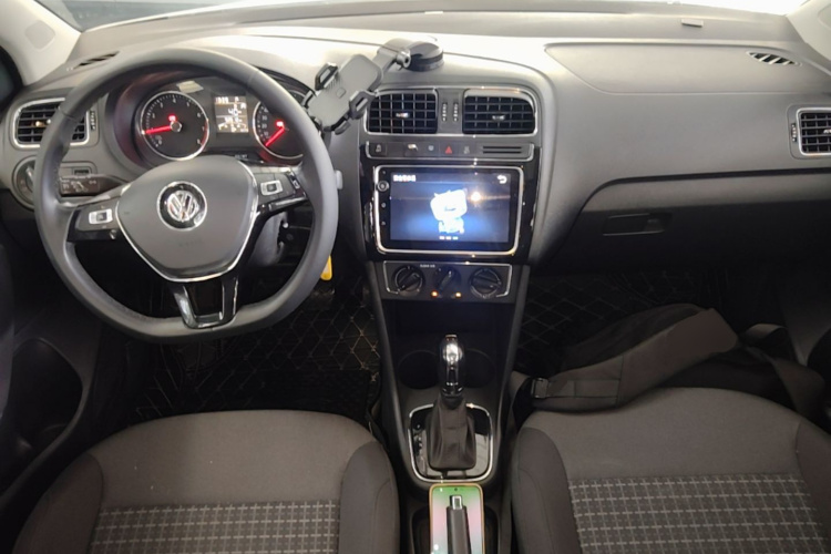 Volkswagen Polo 2018 car image #11