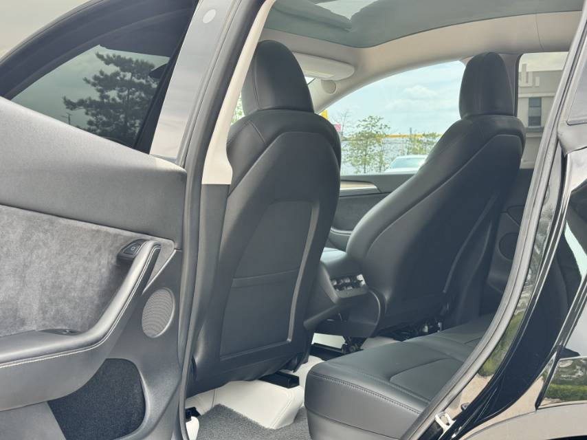 Tesla Model Y 2023 #6 Tesla Model Y 2023 car image #6