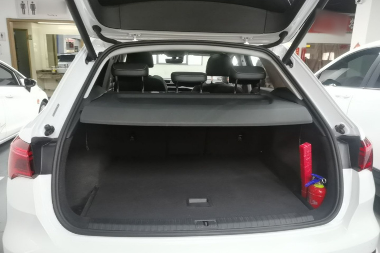 Audi Q3 2020 car image #19