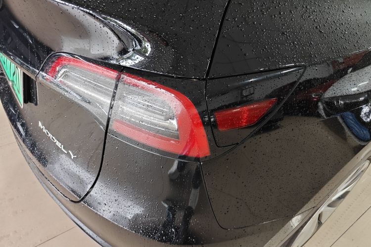 Tesla Model Y 2023 #8 Tesla Model Y 2023 car image #8
