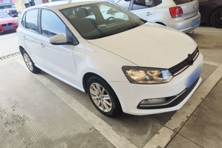 Volkswagen Polo 2015 car image #6
