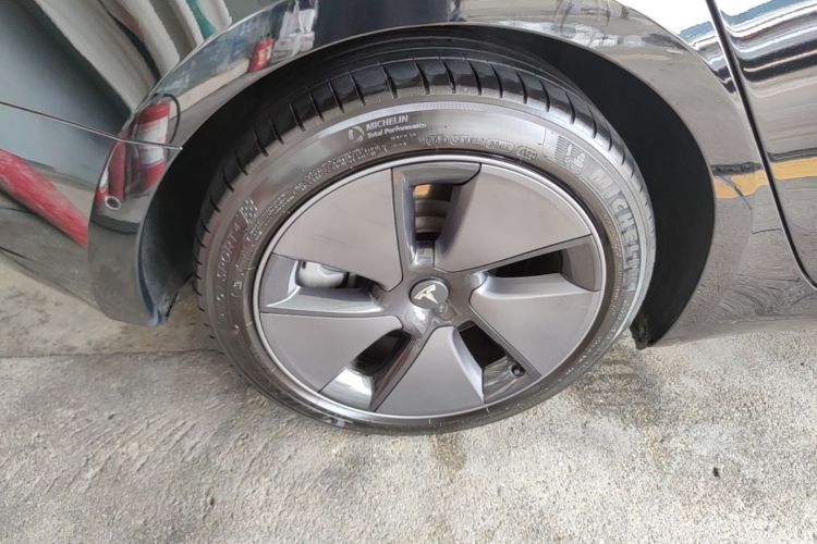 Tesla Model 3 2023 car image #10