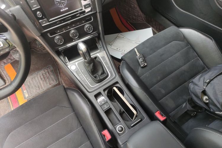 Volkswagen Golf 2018 car image #14