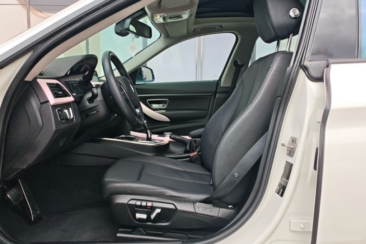 BMW 3 Series GT 2016 car image #26