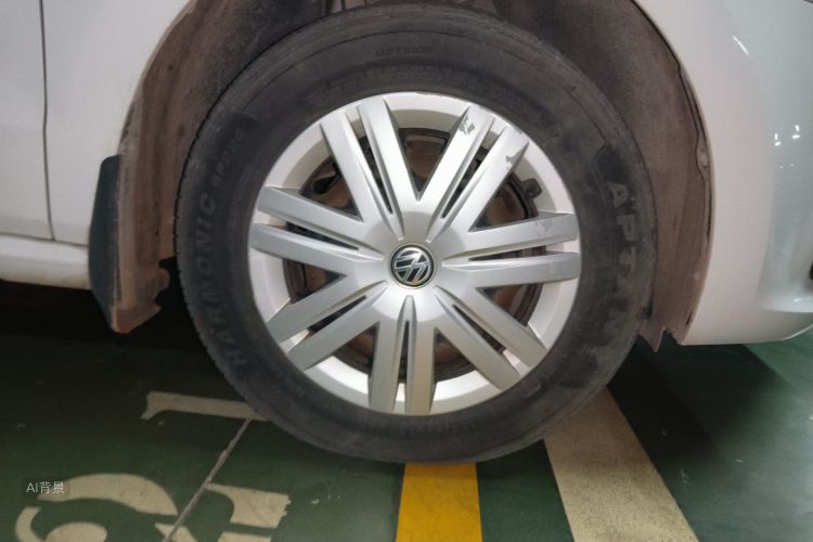 Volkswagen Polo 2015 car image #9