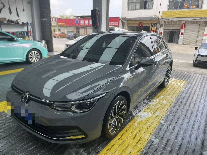 Volkswagen Golf 2023 Volkswagen Golf 2023 صورة سيارة