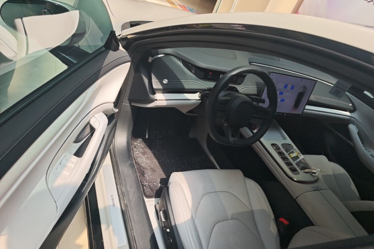 MI SU7 2024 car image #16