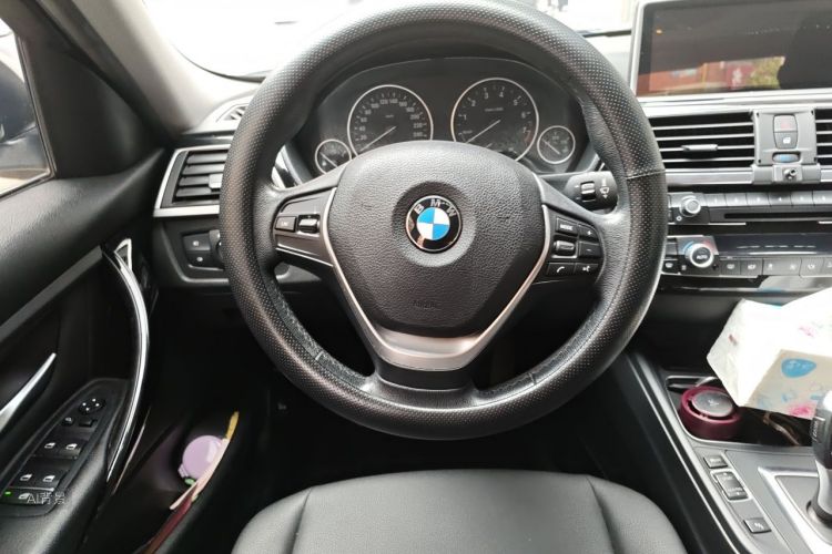 BMW 3 Series 2017 car image #12