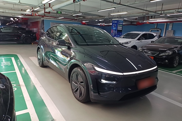Tesla Model Y 2025 immagine di auto #4