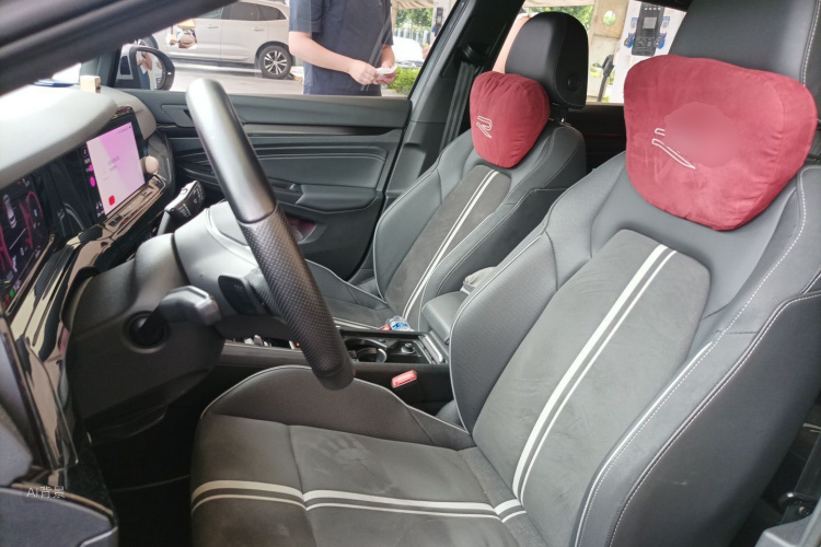 Volkswagen Golf 2021 car image #17