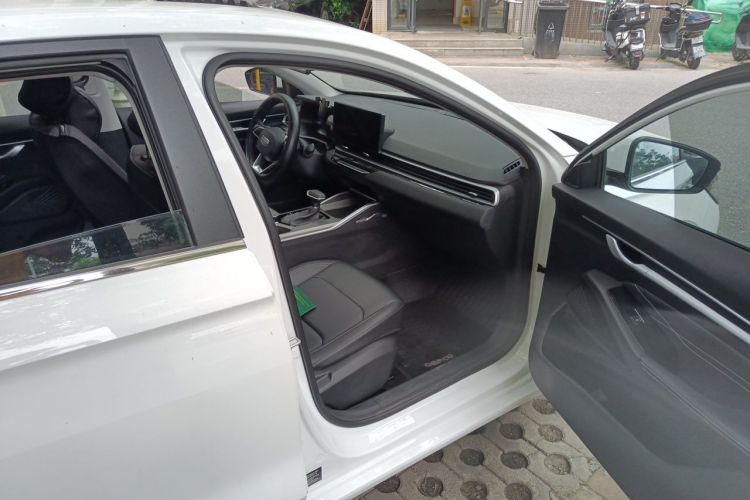 GEELY Emgrand 2024 #27 GEELY Emgrand 2024 car image #27