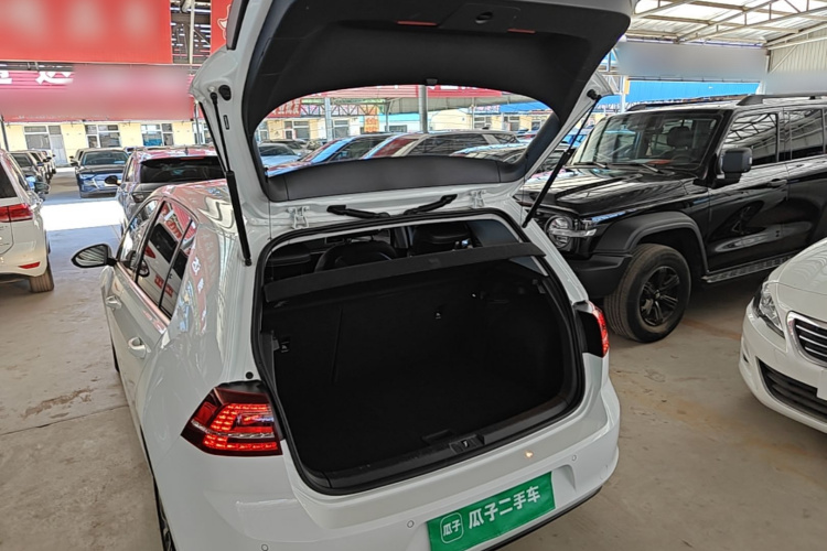 Volkswagen Golf 2017 car image #19