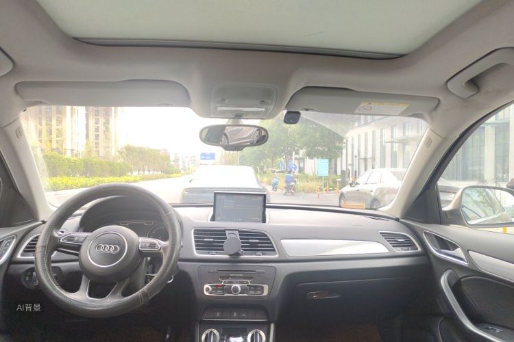 Audi Q3 2015 car image #20