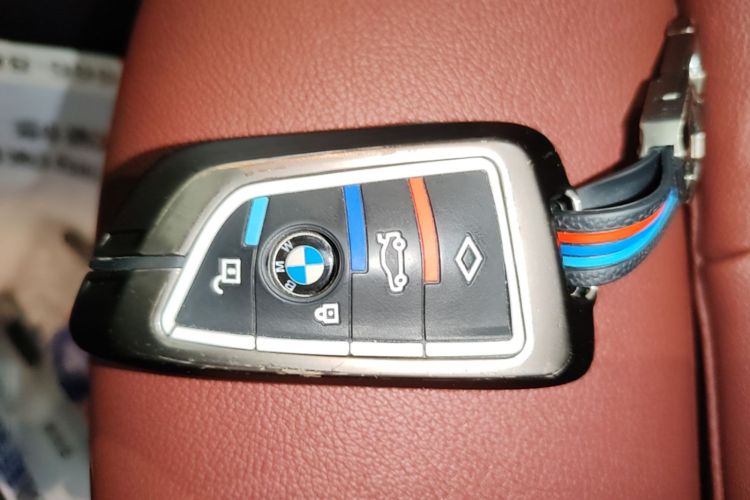 BMW 3 Series 2021 car image #9