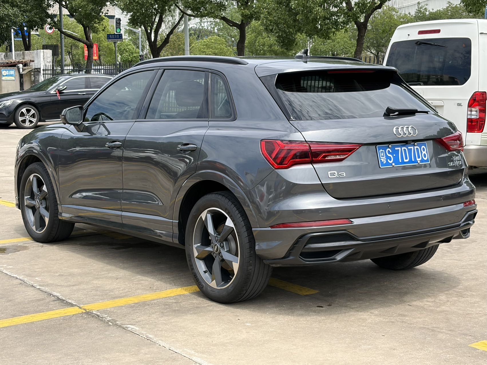 Audi Q3 2021 #9 Audi Q3 2021 car image #9
