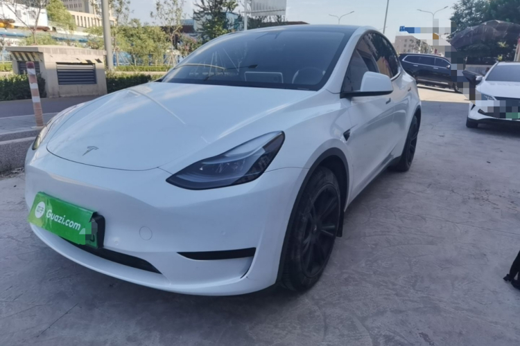 Tesla Model Y 2023 #2 Tesla Model Y 2023 car image #2