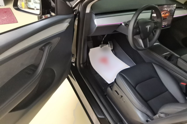 Tesla Model Y 2024 #16 Tesla Model Y 2024 car image #16
