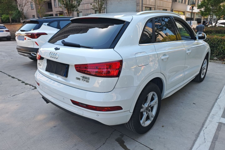 Audi Q3 2019 car image #7