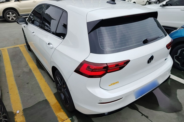 Volkswagen Golf 2022 car image #5