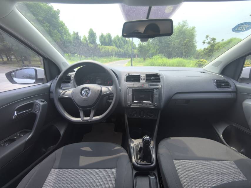 Volkswagen Polo 2015 immagine di auto #4
