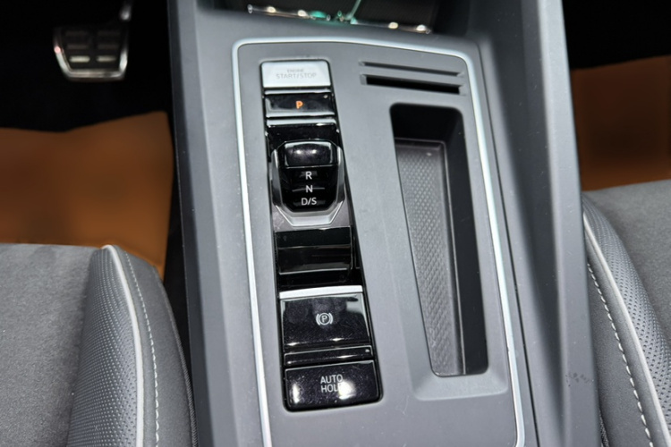 Volkswagen Golf 2021 car image #19