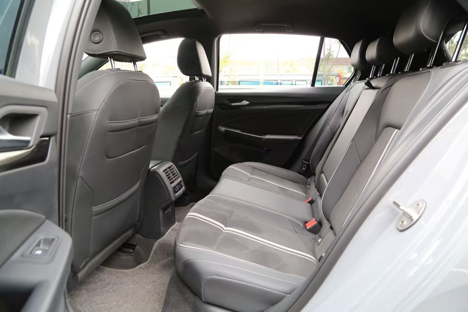 Volkswagen Golf 2022 car image #6