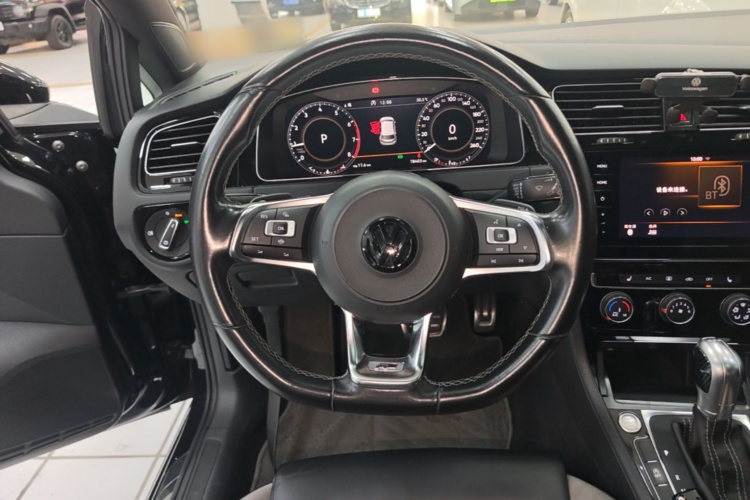 Volkswagen Golf 2020 car image #11