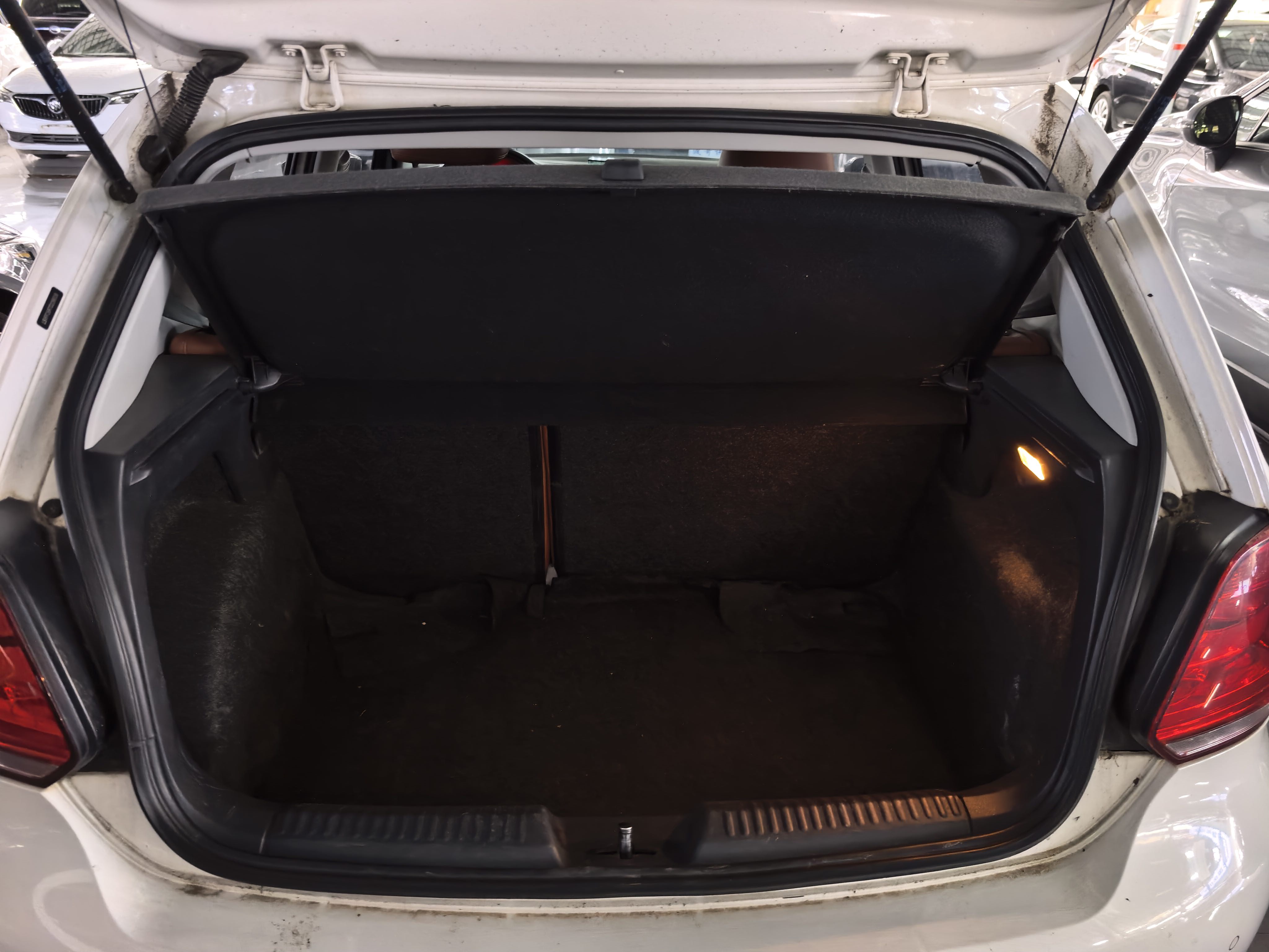 Volkswagen Polo 2013 car image #9