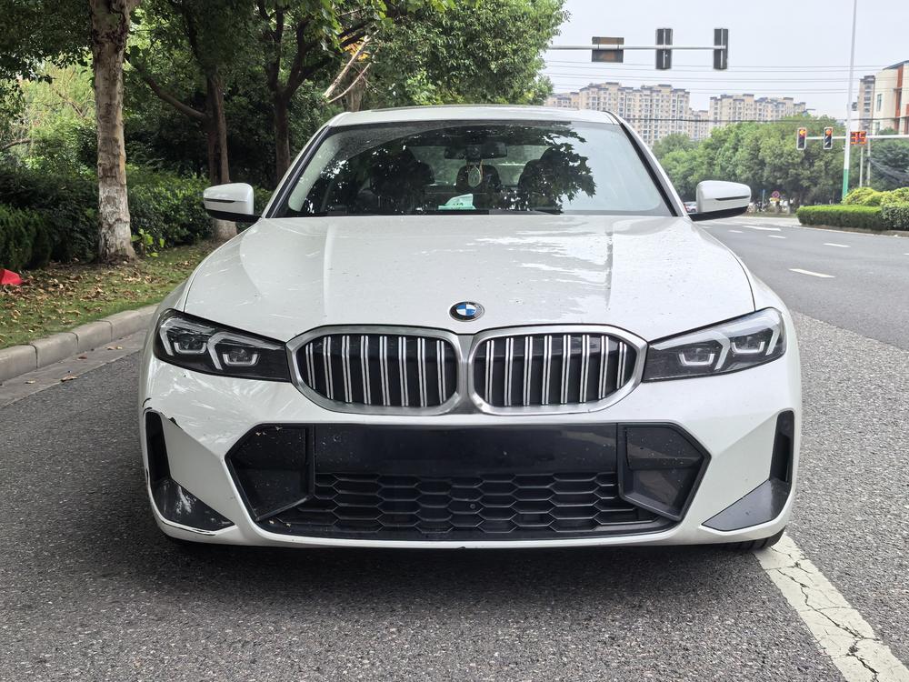 BMW 3 Series 2023 صورة سيارة #2