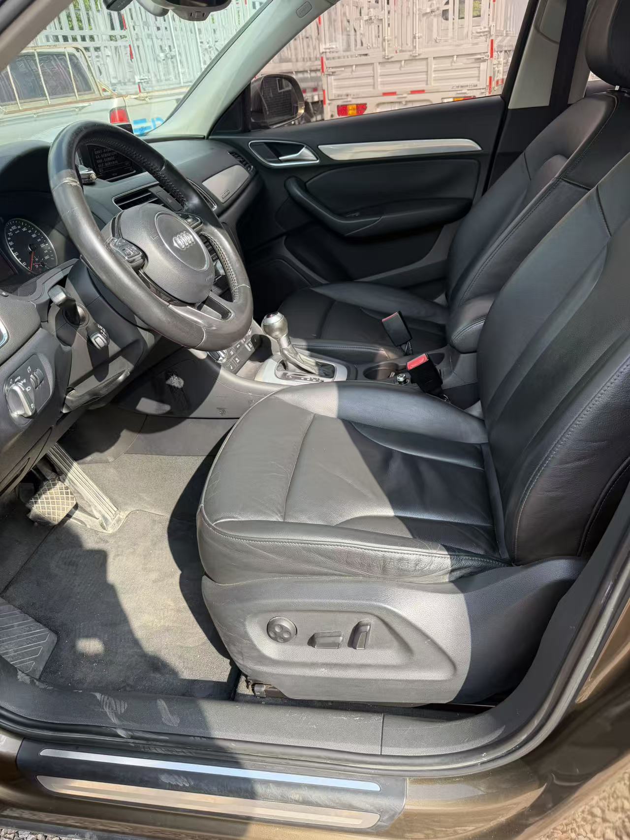 Audi Q3 2013 car image #7