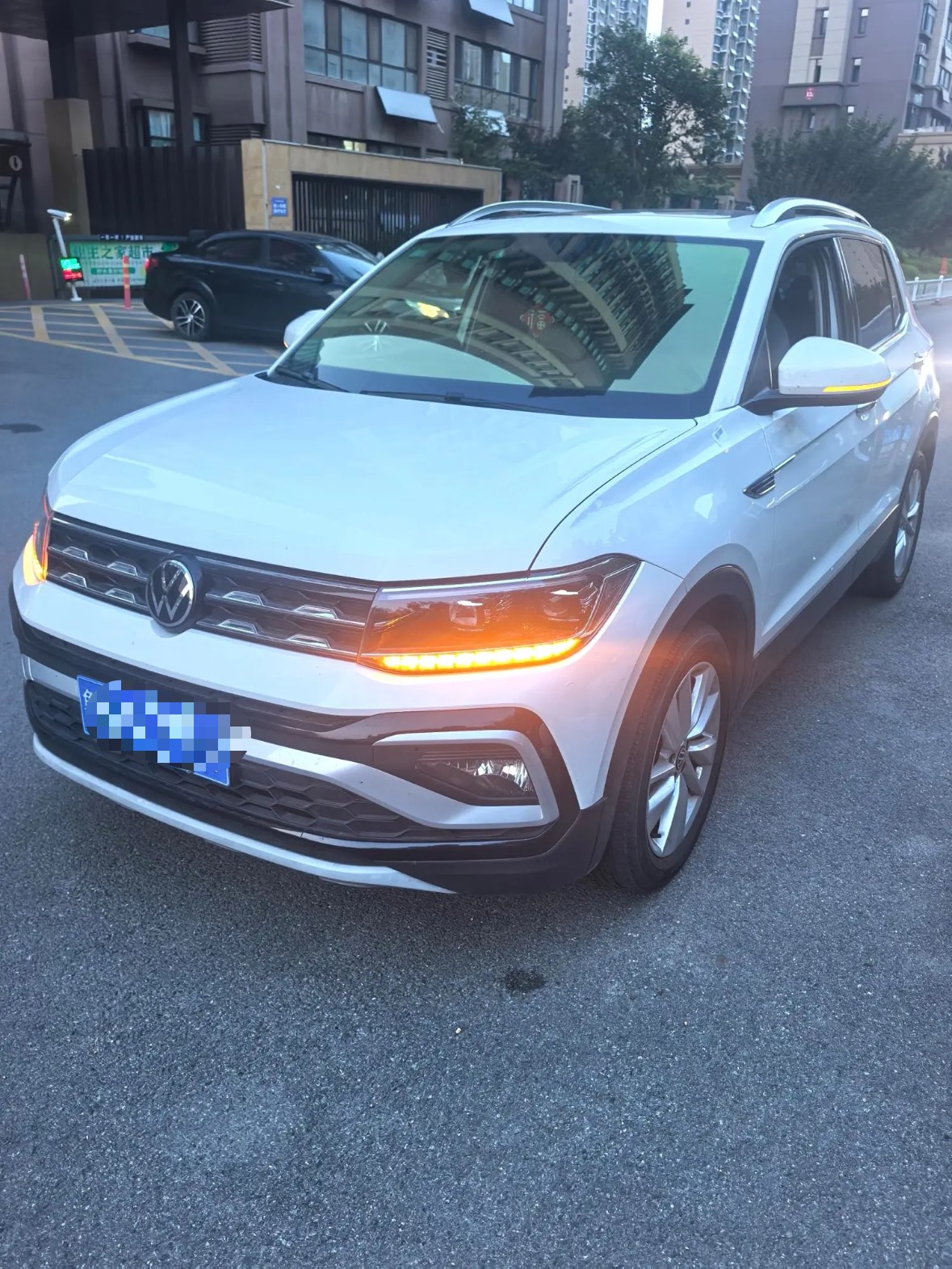 Volkswagen T-Cross 2021 car image 