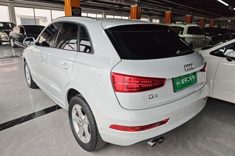 Audi Q3 2018 car image #5