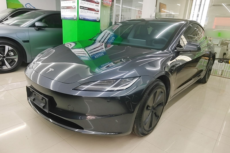 Tesla Model 3 2024 car image #2