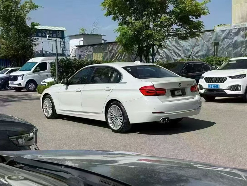 BMW 3 Series 2018 #6 BMW 3 Series 2018 car image #6