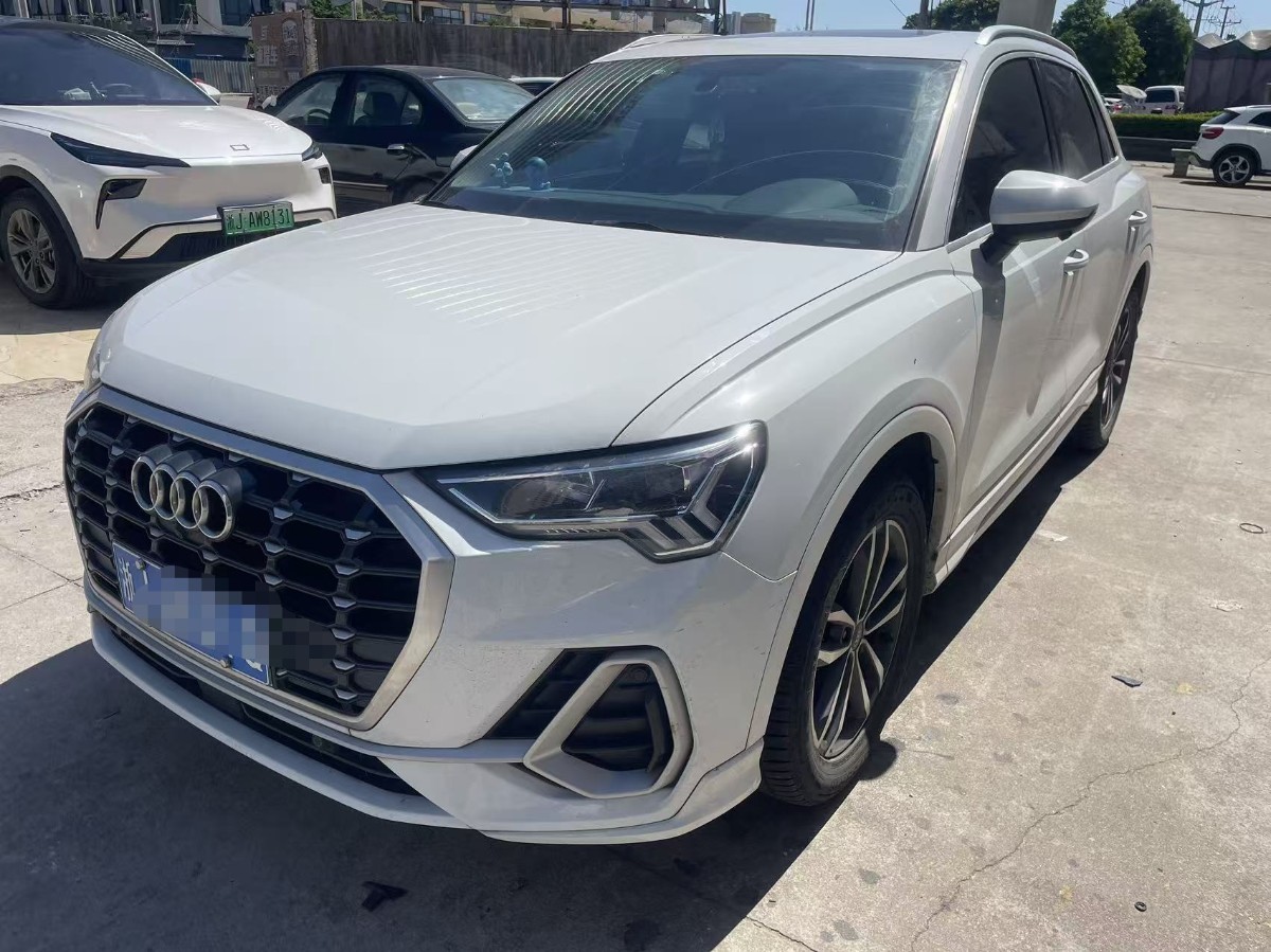 Audi Q3 2021 Audi Q3 2021 immagine di auto